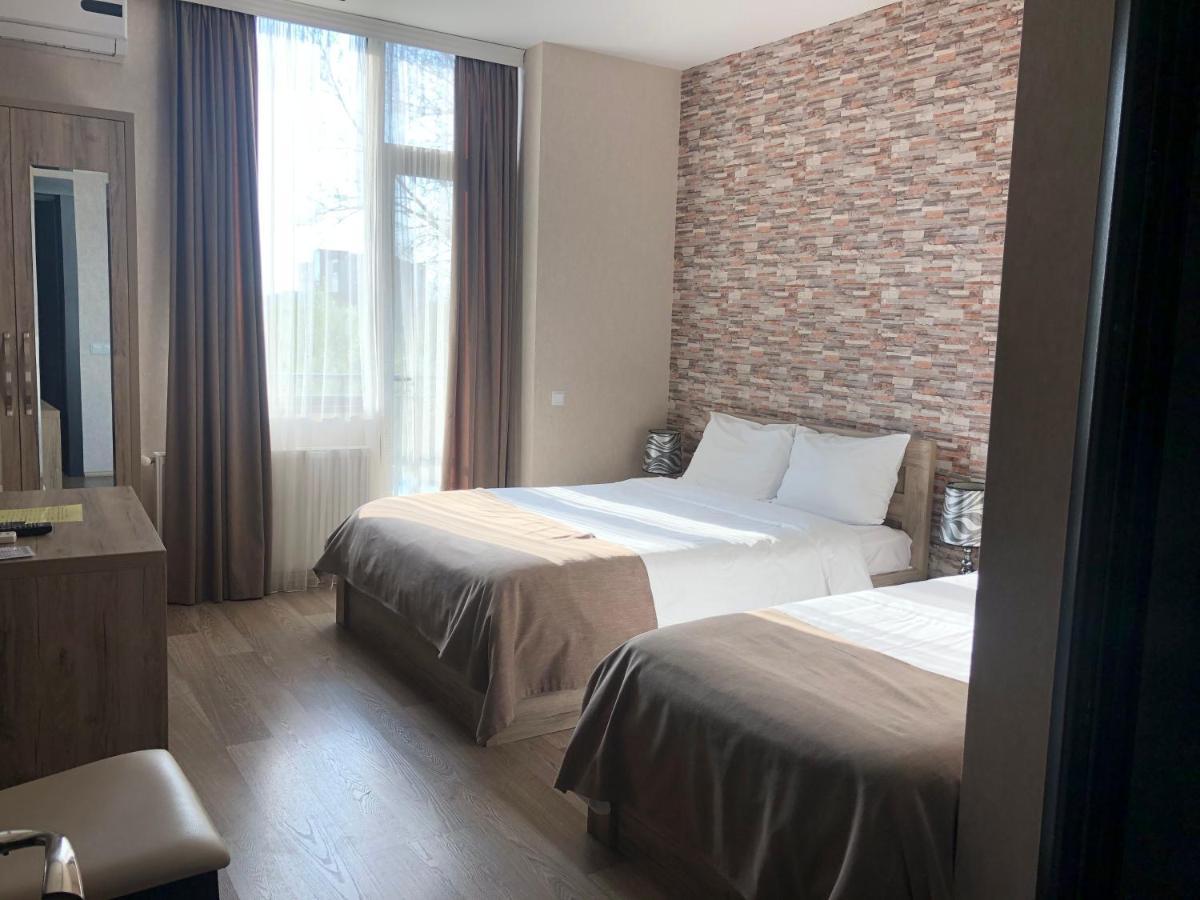 Continental Hotel Kutaisi Ngoại thất bức ảnh