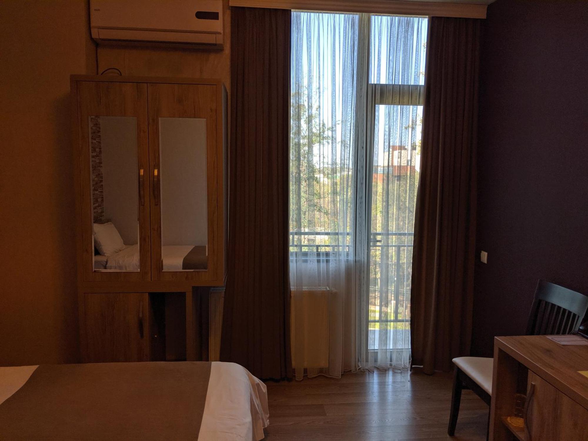 Continental Hotel Kutaisi Phòng bức ảnh