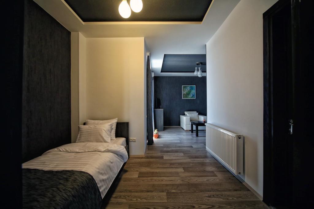 Continental Hotel Kutaisi Ngoại thất bức ảnh