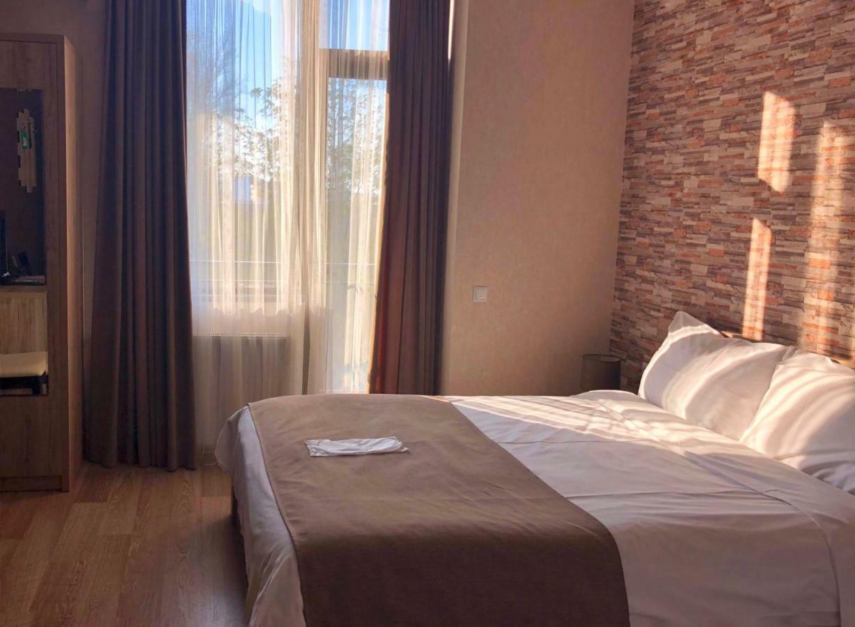 Continental Hotel Kutaisi Ngoại thất bức ảnh