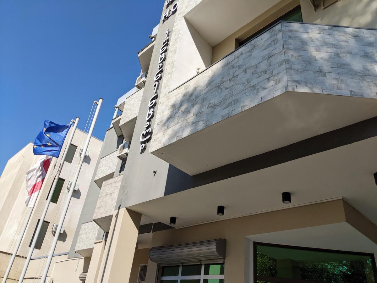 Continental Hotel Kutaisi Ngoại thất bức ảnh