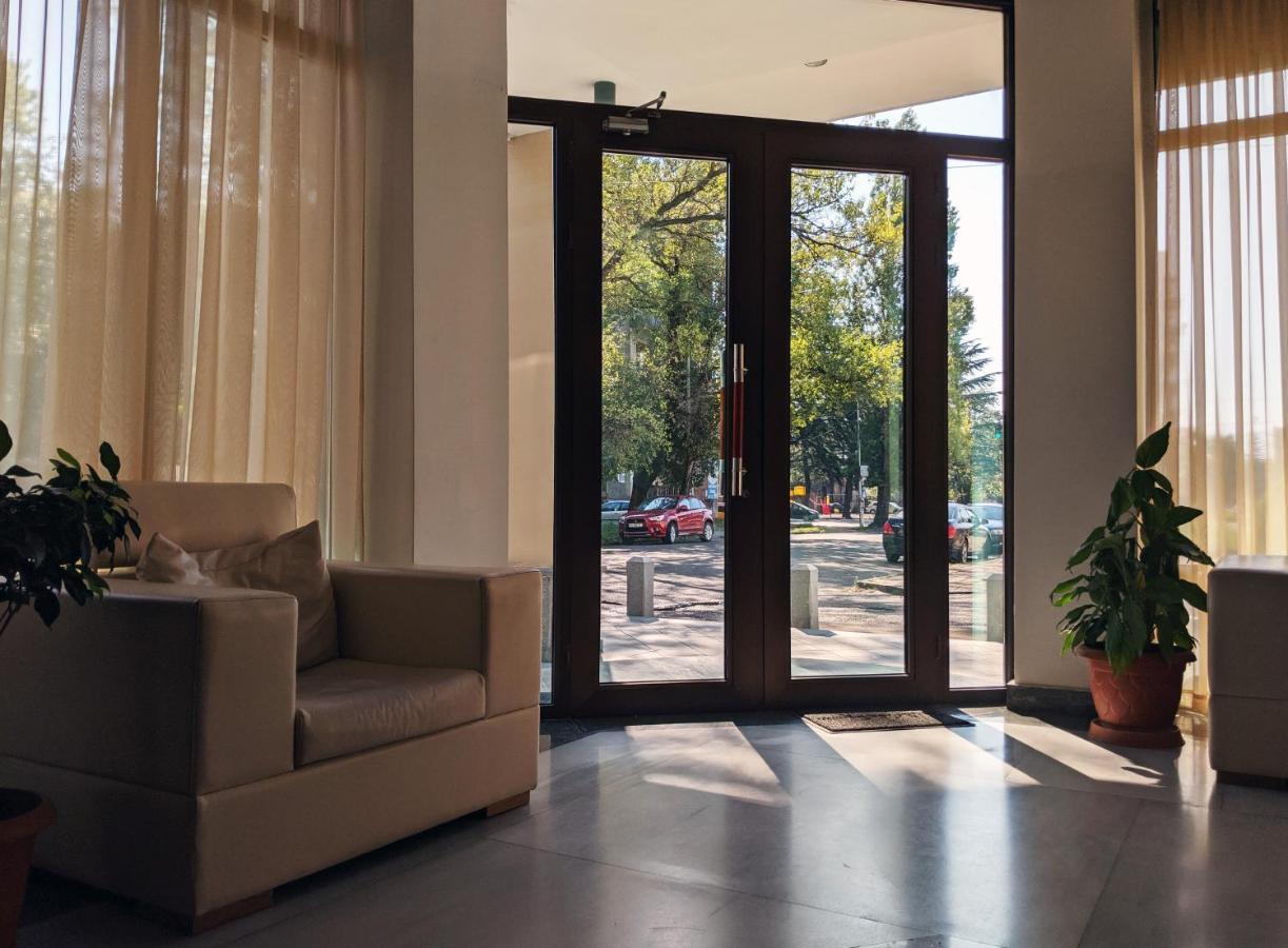 Continental Hotel Kutaisi Ngoại thất bức ảnh