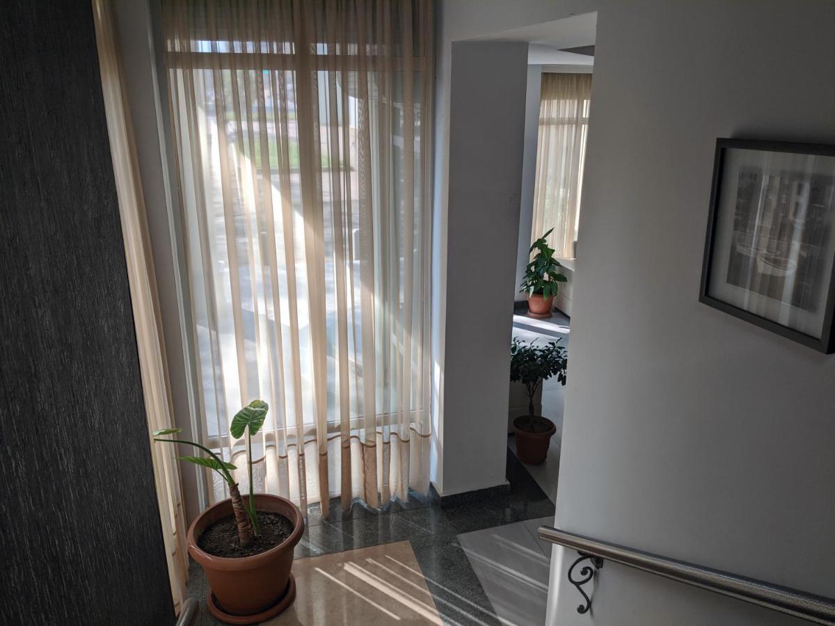 Continental Hotel Kutaisi Ngoại thất bức ảnh